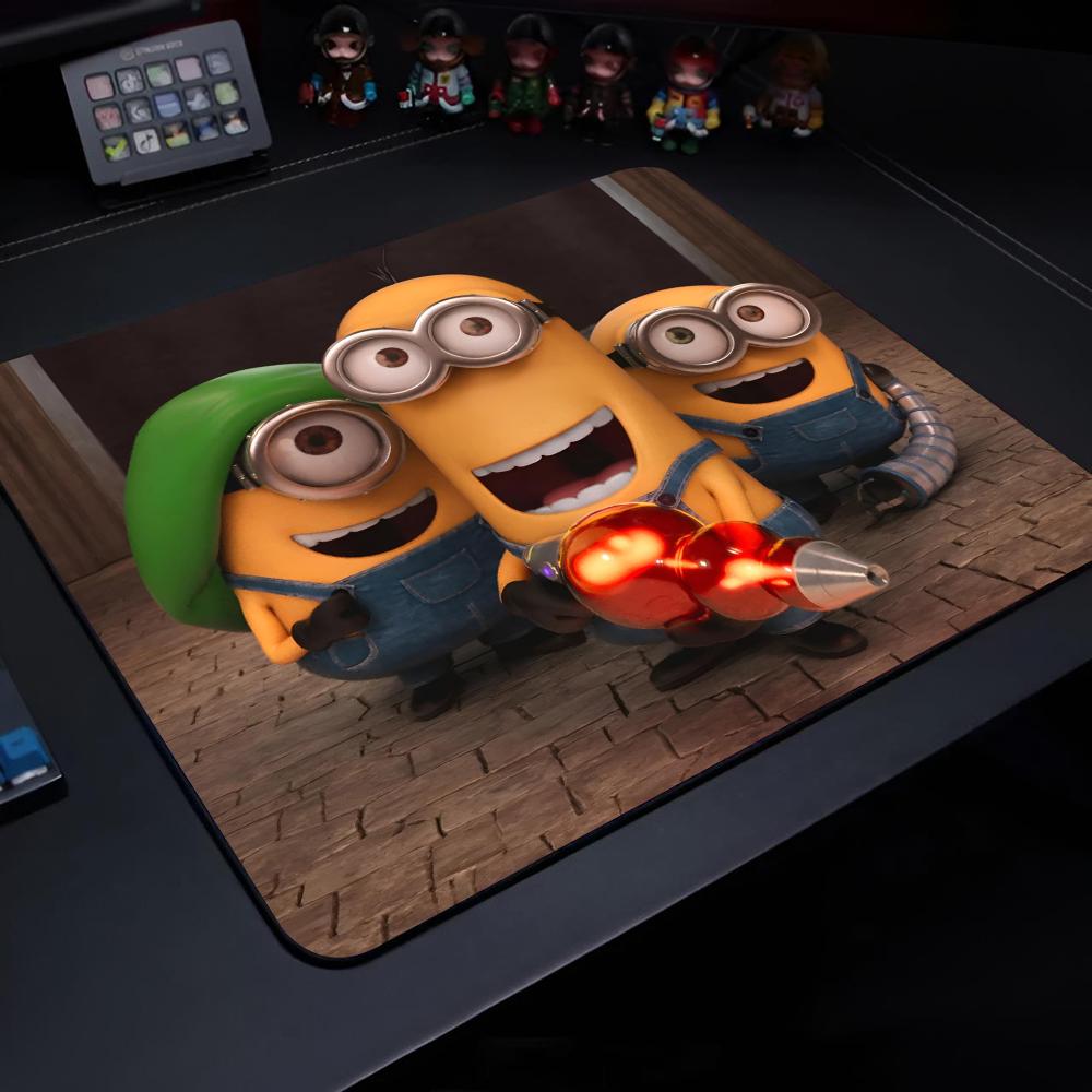 Desk Setup Anime - M-Minion マウスパッドゲーミングノートパソコンキーボードマットデスクマット Pc アクセサリーデスクプロテクターマウスパッドゲーマーマットアニメマウスパッド