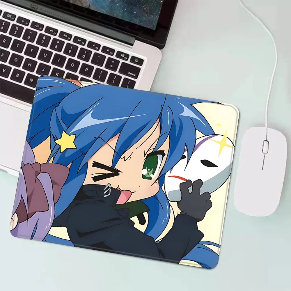 らき☆すた泉こなたゲーミングマウスパッド XS アニメ小型マ - Desk Setup Anime のレビューと価格